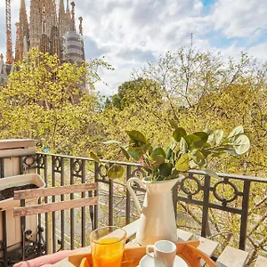 https://bbarcelona-sagrada-familia-garden-apartment.catalonia-hotels.com