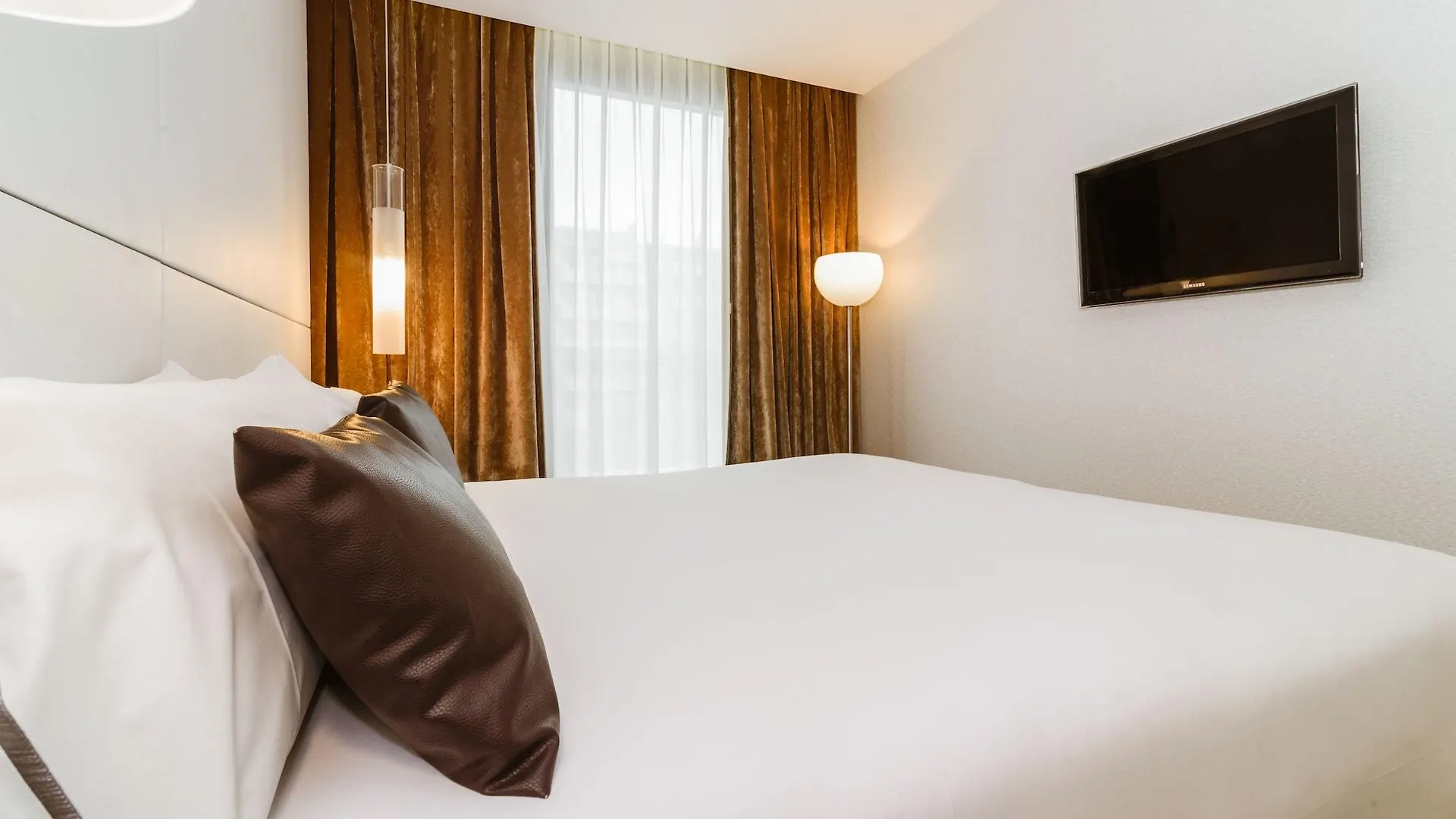 Grums Hotel & Spa Barcelona 4*,  Spain